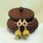 Antique Gold-Plated Kundan Choker Necklace Set with Teardrop Motifs & Jhumka Earrings - Image 3